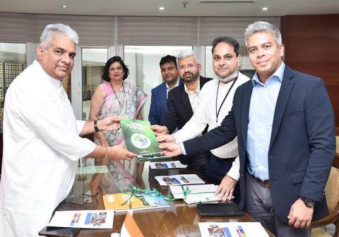 Representatives from TERI and Ball Corporation presenting the study to Minister of Environment, Forests and Climate Change